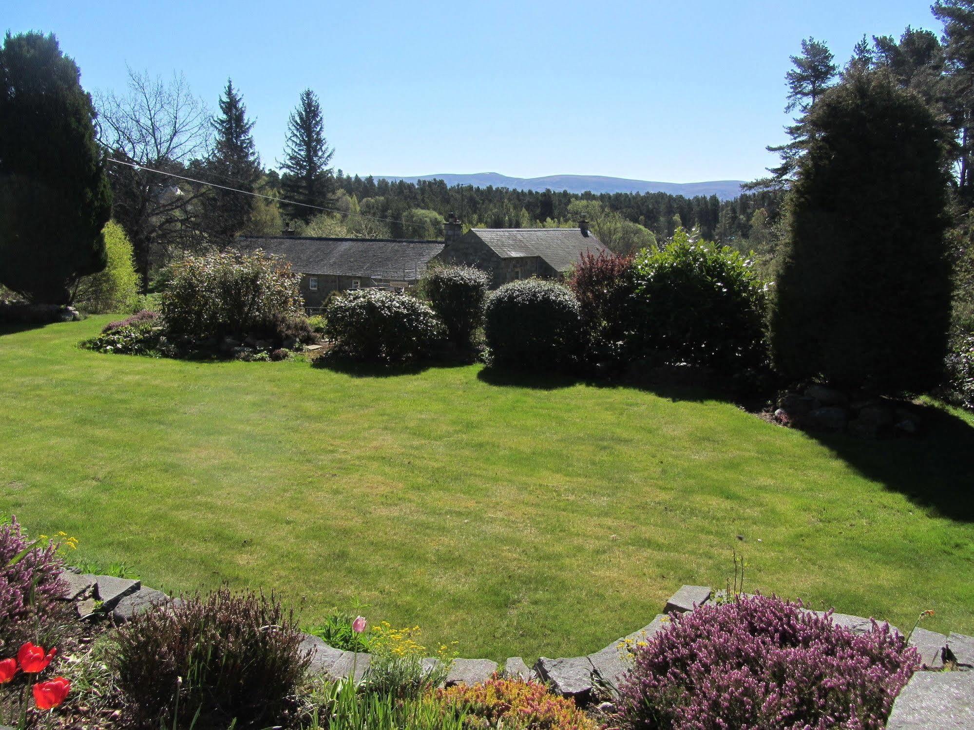 Rossmor Bed & Breakfast Grantown-on-Spey المظهر الخارجي الصورة